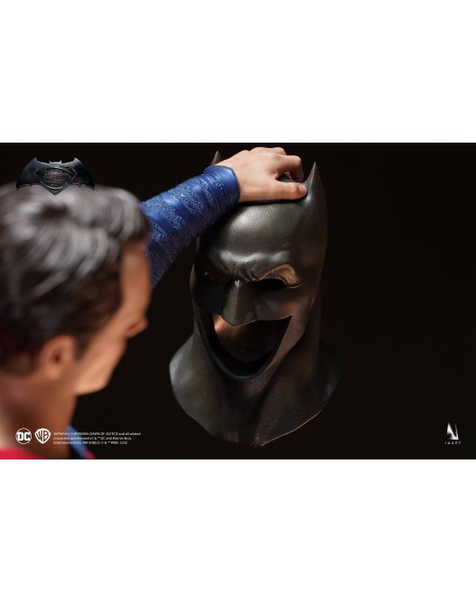Inart 1/6 Superman Figurine - Batman v Superman - Figurine
